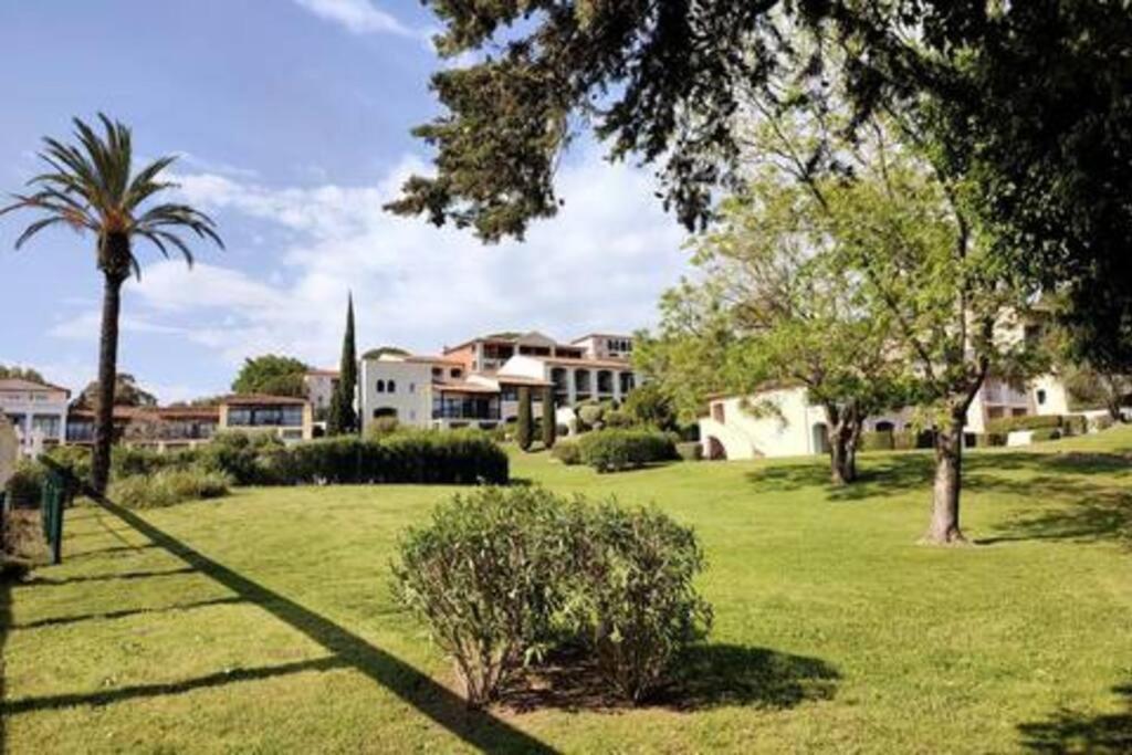 Chez Adriana Appartement Cosy Avec Jardin, Proche Plage Grimaud Eksteriør bilde
